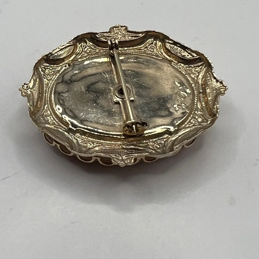 Vintage Faux Cameo Brooch Gold Tone Frame Pin‎